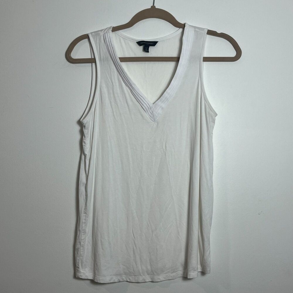 Banana Republic White Lightweight Rayon Stretch Knit Tank Sz S Pleated V-Neck